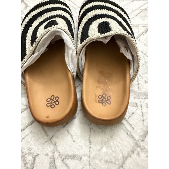 The Sak Bolinas Crochet Clogs 10 Slip On Flats Black White Rubber Sole NWOT - Picture 4 of 6